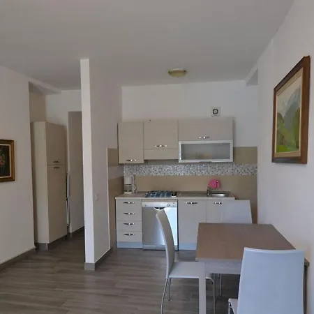 G Apartment *